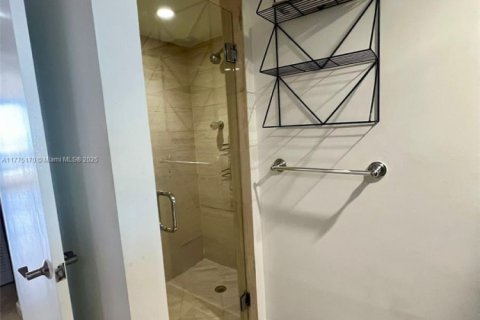 Condo in Miami, Florida, 3 bedrooms  № 1861796 - photo 29
