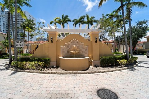 Townhouse in Aventura, Florida 3 bedrooms, 170.94 sq.m. № 1781810 - photo 17