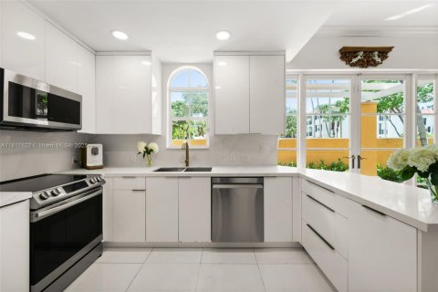 Townhouse in Aventura, Florida 3 bedrooms, 170.94 sq.m. № 1781810 - photo 4