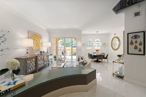 Townhouse in Aventura, Florida 3 bedrooms, 170.94 sq.m. № 1781810 - photo 7
