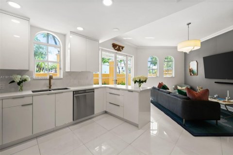 Townhouse in Aventura, Florida 3 bedrooms, 170.94 sq.m. № 1781810 - photo 3
