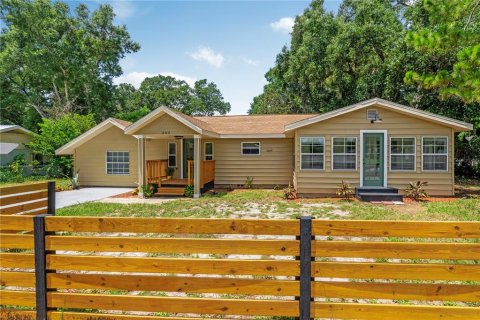 House in Mount Dora, Florida 3 bedrooms, 192.49 sq.m. № 2302511