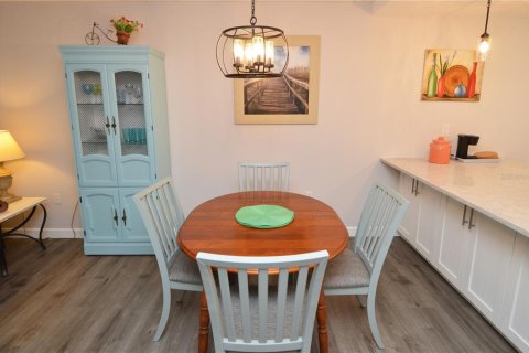 Condo in Largo, Florida, 2 bedrooms  № 1532909 - photo 14