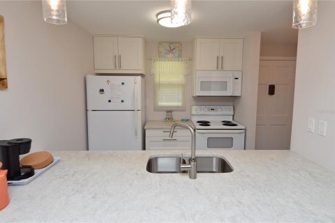 Condo in Largo, Florida, 2 bedrooms  № 1532909 - photo 7