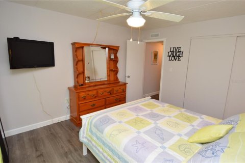 Condo in Largo, Florida, 2 bedrooms  № 1532909 - photo 26