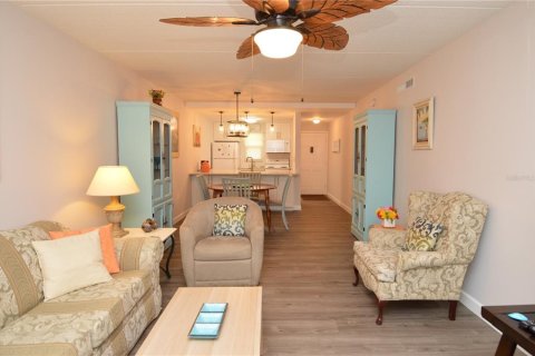 Condo in Largo, Florida, 2 bedrooms  № 1532909 - photo 16