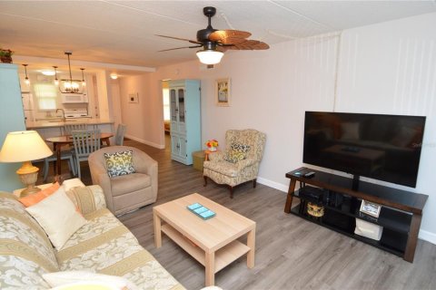 Condo in Largo, Florida, 2 bedrooms  № 1532909 - photo 15