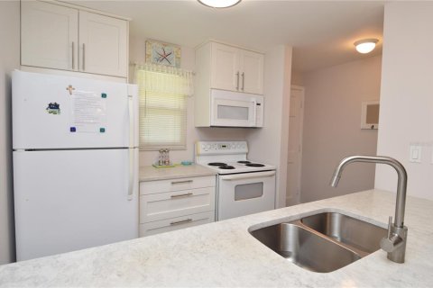Condo in Largo, Florida, 2 bedrooms  № 1532909 - photo 6
