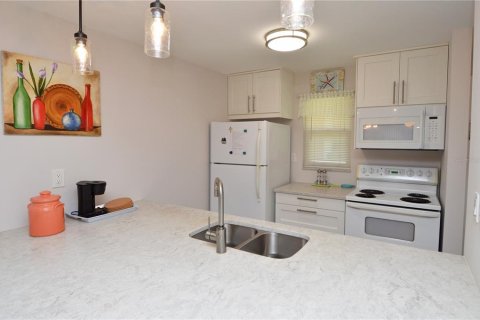 Condo in Largo, Florida, 2 bedrooms  № 1532909 - photo 8