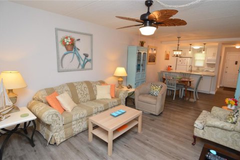 Condo in Largo, Florida, 2 bedrooms  № 1532909 - photo 17