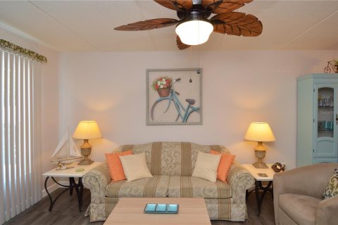 Condo in Largo, Florida, 2 bedrooms  № 1532909 - photo 19