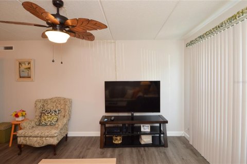 Condo in Largo, Florida, 2 bedrooms  № 1532909 - photo 22