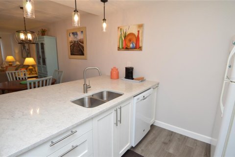 Condo in Largo, Florida, 2 bedrooms  № 1532909 - photo 11