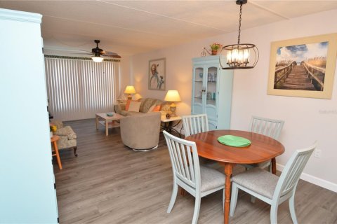 Condo in Largo, Florida, 2 bedrooms  № 1532909 - photo 18