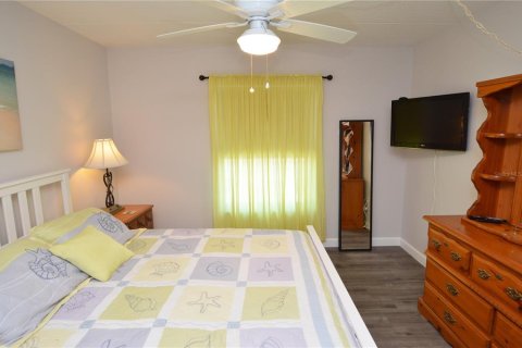 Condo in Largo, Florida, 2 bedrooms  № 1532909 - photo 24