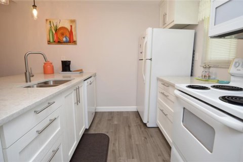 Condo in Largo, Florida, 2 bedrooms  № 1532909 - photo 10