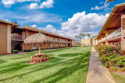 Condo in Largo, Florida, 2 bedrooms  № 1532909 - photo 3