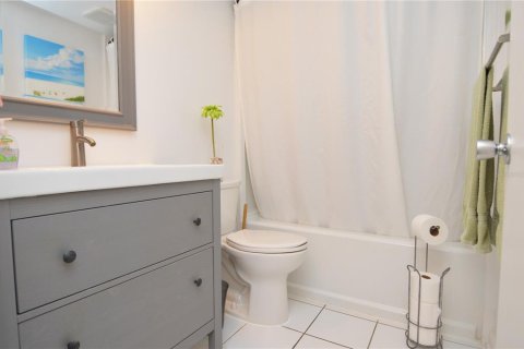 Condo in Largo, Florida, 2 bedrooms  № 1532909 - photo 30