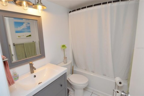 Condo in Largo, Florida, 2 bedrooms  № 1532909 - photo 29