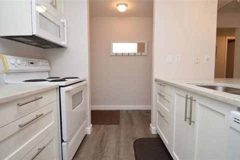 Condo in Largo, Florida, 2 bedrooms  № 1532909 - photo 12