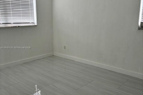 Condominio en alquiler en Miami, Florida, 3 dormitorios, 123.37 m2 № 2040214 - foto 4