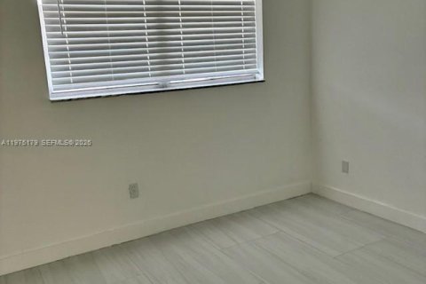 Condominio en alquiler en Miami, Florida, 3 dormitorios, 123.37 m2 № 2040214 - foto 7