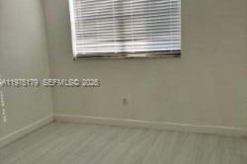Condominio en alquiler en Miami, Florida, 3 dormitorios, 123.37 m2 № 2040214 - foto 11