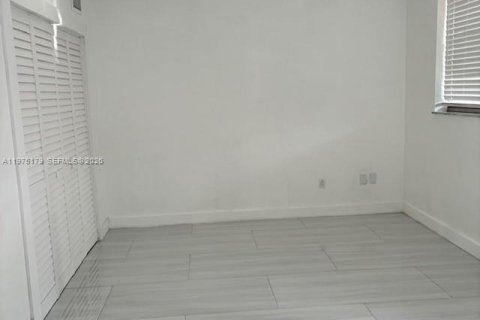 Condominio en alquiler en Miami, Florida, 3 dormitorios, 123.37 m2 № 2040214 - foto 6