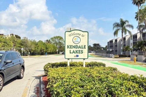 Condominio en alquiler en Miami, Florida, 3 dormitorios, 123.37 m2 № 2040214 - foto 12