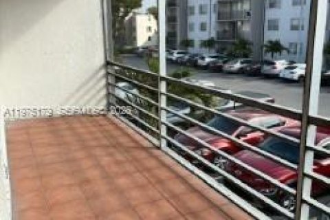 Condominio en alquiler en Miami, Florida, 3 dormitorios, 123.37 m2 № 2040214 - foto 9