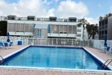 Condominio en alquiler en Miami, Florida, 3 dormitorios, 123.37 m2 № 2040214 - foto 10