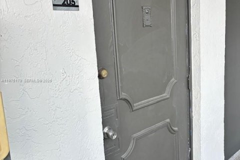 Кондоминиум с 3 спальнями в Майами, Флорида № 2040214