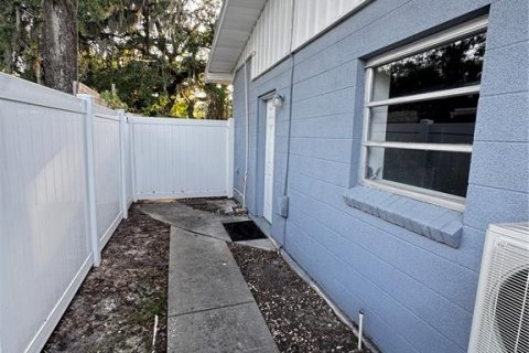 House in Temple Terrace, Florida 3 bedrooms, 118.36 sq.m. № 2195496 - photo 30