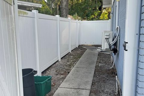 House in Temple Terrace, Florida 3 bedrooms, 118.36 sq.m. № 2195496 - photo 29
