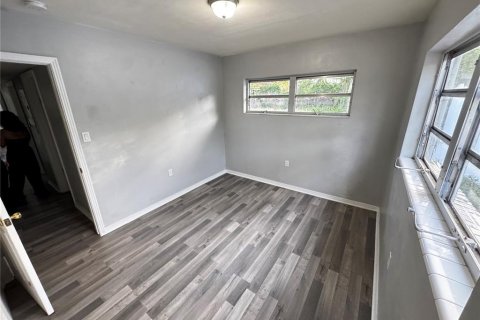 House in Temple Terrace, Florida 3 bedrooms, 118.36 sq.m. № 2195496 - photo 14