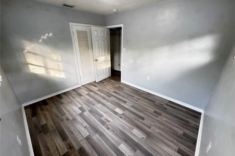 House in Temple Terrace, Florida 3 bedrooms, 118.36 sq.m. № 2195496 - photo 18