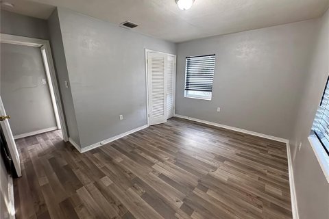 House in Temple Terrace, Florida 3 bedrooms, 118.36 sq.m. № 2195496 - photo 17