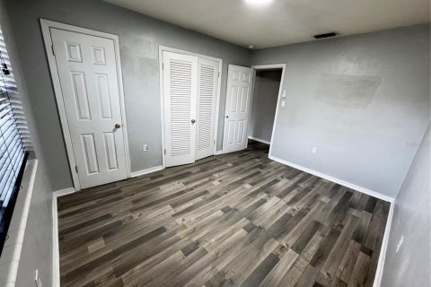 House in Temple Terrace, Florida 3 bedrooms, 118.36 sq.m. № 2195496 - photo 12