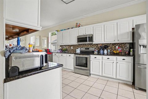 Villa ou maison à vendre à Haines City, Floride: 5 chambres, 236.16 m2 № 2098031 - photo 3