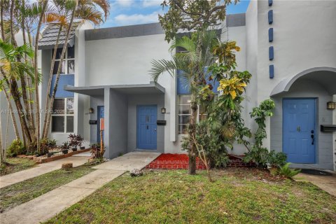 Townhouse in Miami, Florida 3 bedrooms, 111.48 sq.m. № 2002452