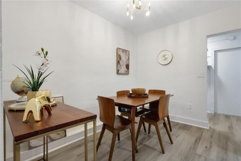 Townhouse in Miami, Florida 3 bedrooms, 111.48 sq.m. № 2002452 - photo 3