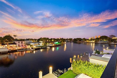 Casa en Fort Lauderdale, Florida 4 dormitorios, 302.68 m2 № 2084603