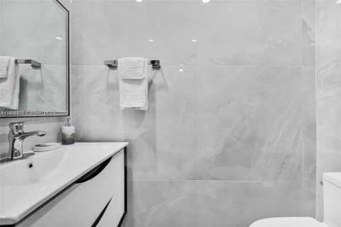 Снять в аренду виллу или дом в Пайнкрест, Флорида 5 спален, 243.5м2, № 1766648 - фото 11