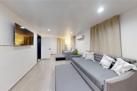 Снять в аренду виллу или дом в Пайнкрест, Флорида 5 спален, 243.5м2, № 1766648 - фото 18