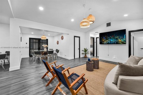 Снять в аренду виллу или дом в Пайнкрест, Флорида 5 спален, 243.5м2, № 1766648 - фото 5