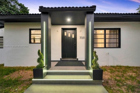 Снять в аренду виллу или дом в Пайнкрест, Флорида 5 спален, 243.5м2, № 1766648 - фото 3