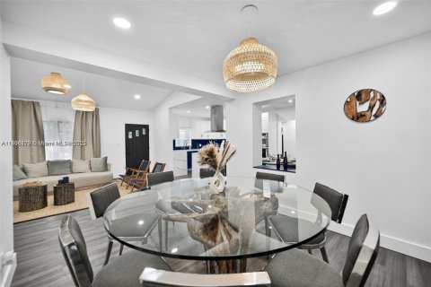 Снять в аренду виллу или дом в Пайнкрест, Флорида 5 спален, 243.5м2, № 1766648 - фото 7