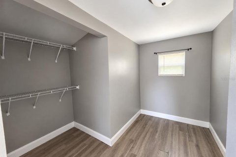 Villa ou maison à vendre à Tampa, Floride: 5 chambres, 186.18 m2 № 2408804 - photo 11