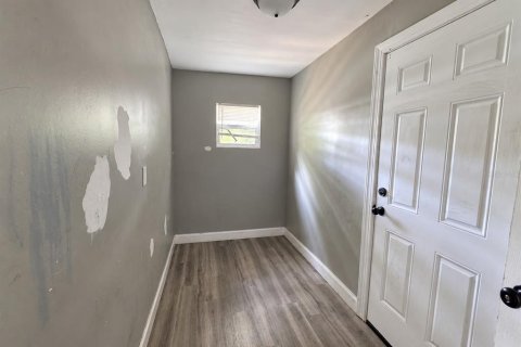 Villa ou maison à vendre à Tampa, Floride: 5 chambres, 186.18 m2 № 2408804 - photo 12