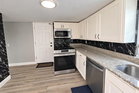 Villa ou maison à vendre à Tampa, Floride: 5 chambres, 186.18 m2 № 2408804 - photo 7